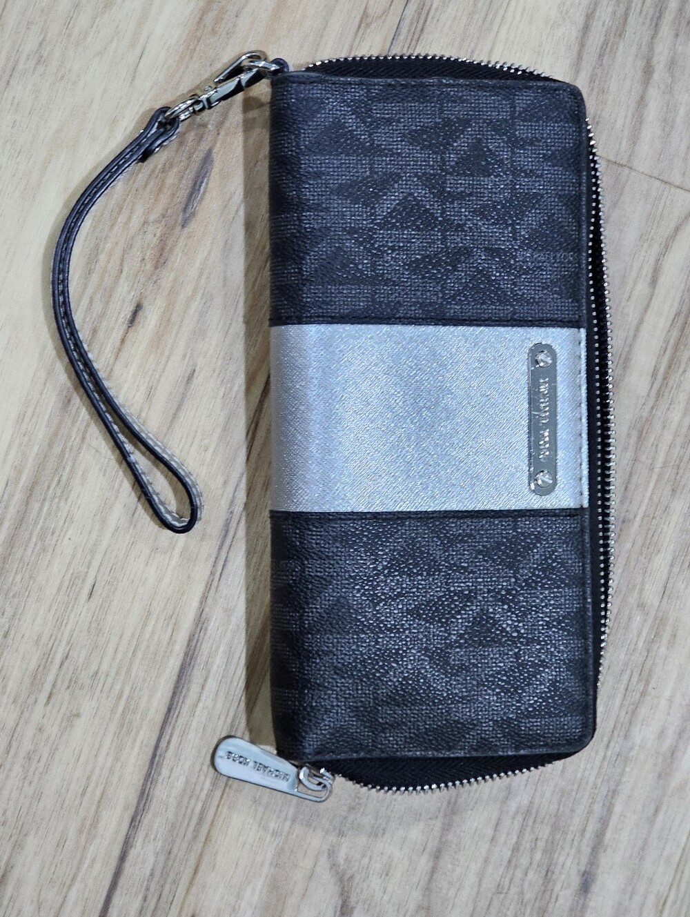 Michael Kors Black and Silver Signature Wristlet Wallet. Zip Around
